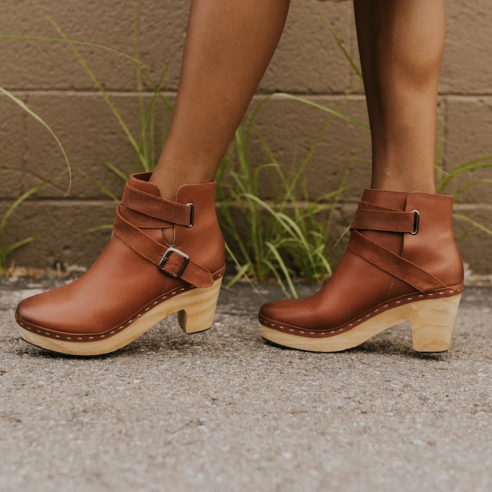 Free people bungalow clog (worn once)